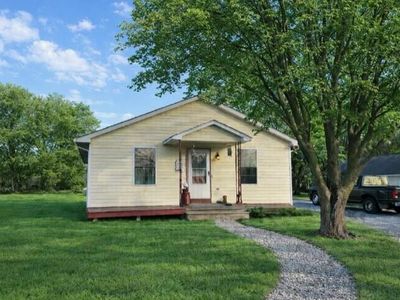 523 N Lafayette St, Corder, MO, 64021