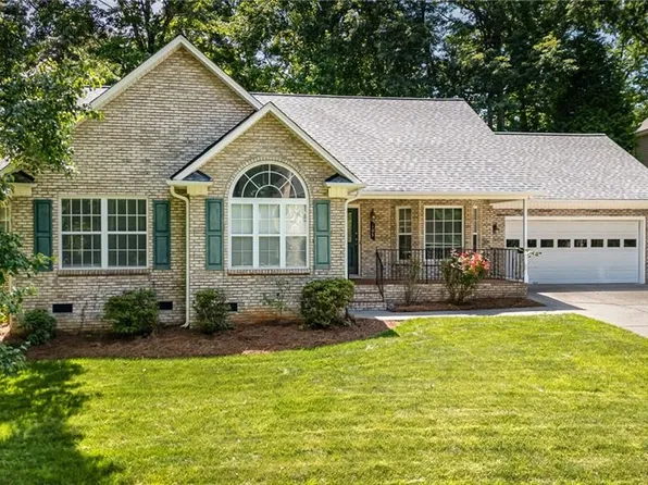 105 Ivorhing Ct, Kernersville, NC 27284