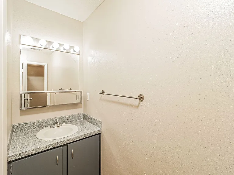 Hunters Glen Apartments — Photo 49