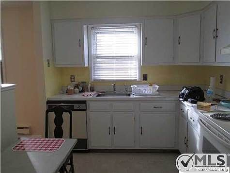 3rd image of 16 Derby Ln