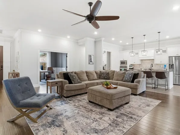 970 Clark Cir, Bentonville, AR 72713