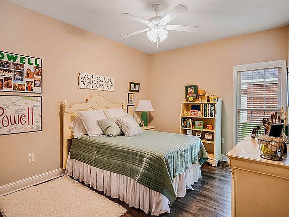 5th image of 17 Grove Cir