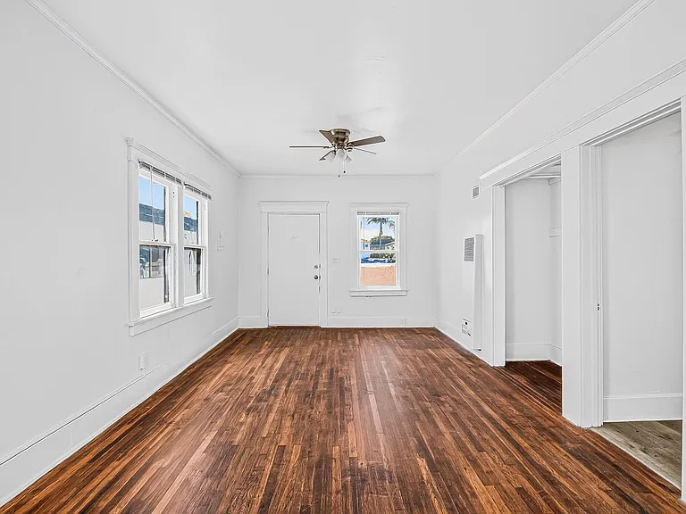 1045 E 4th Street — Photo 12