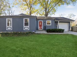 8030 Reinhardt Ln, Prairie Village, KS 66208