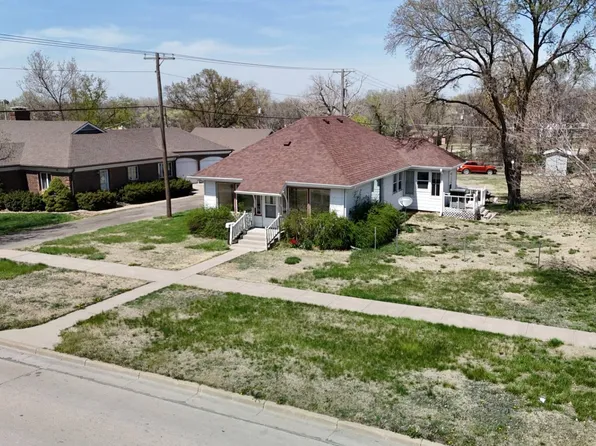 214 W Kansas Ave, Smith Center, KS 66967