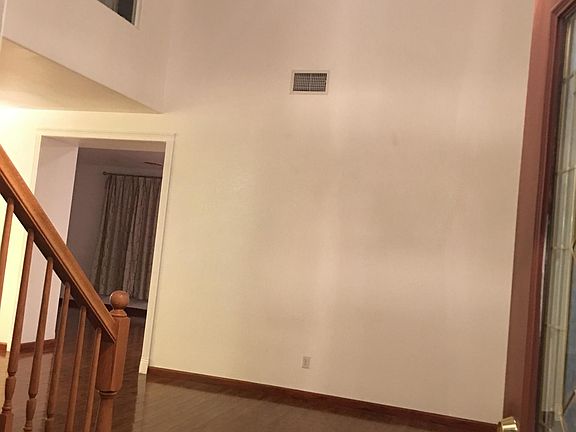 3rd image of 8925 Kingswood Dr