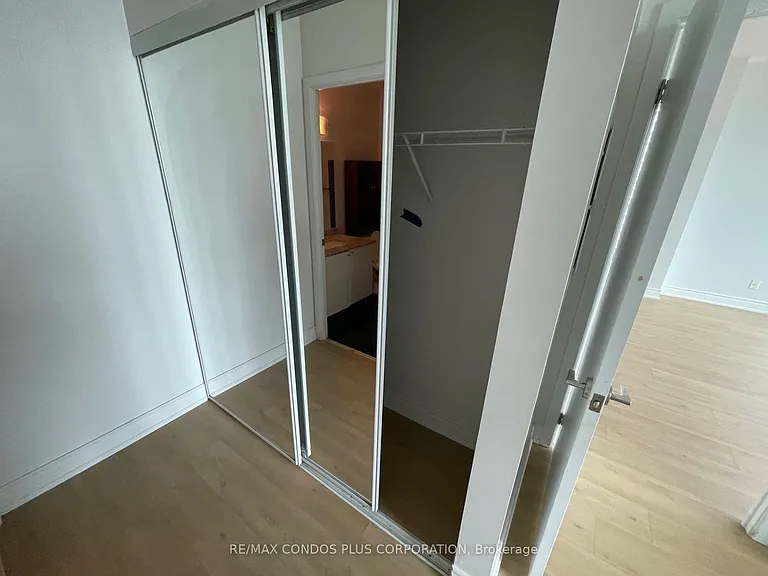 18 Harbour St #2508 — Photo 16