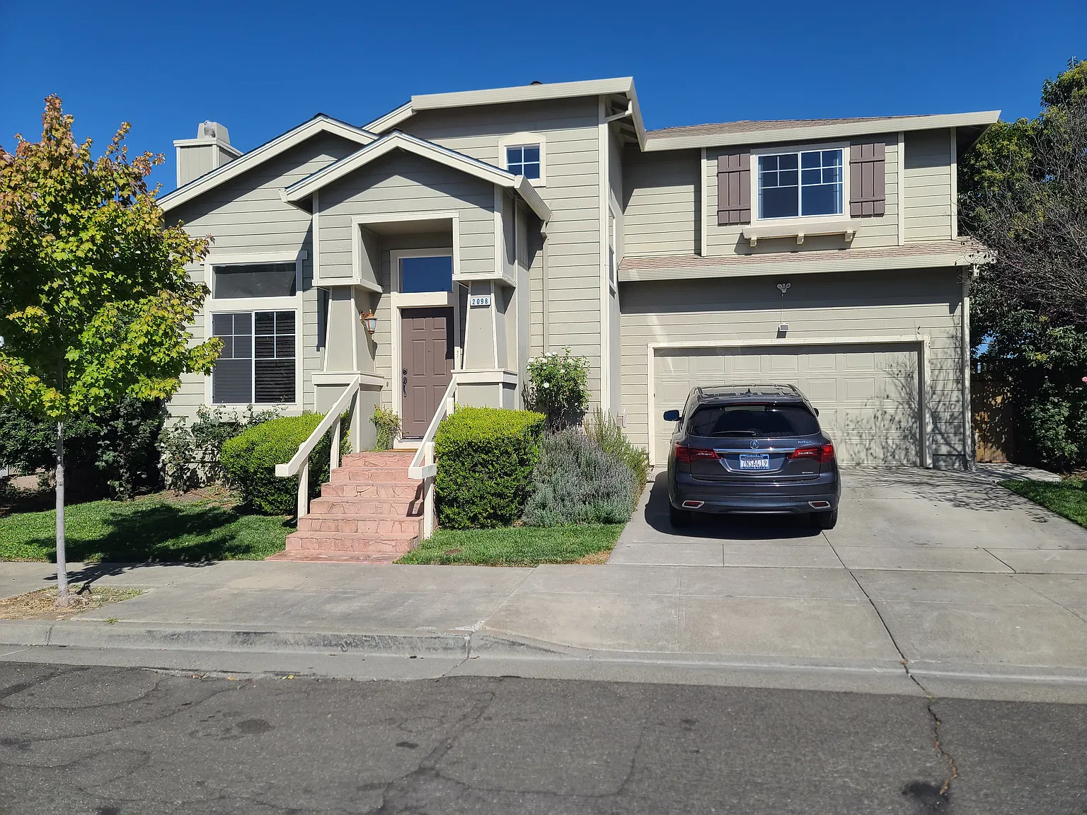 3 bed, 1960 sqft, $3,800 — Photo 1