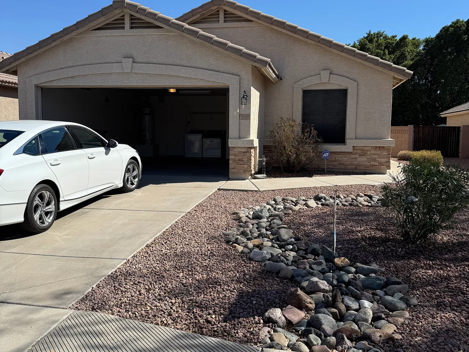 3 bed, 1200 sqft, $1,745 — Photo 2