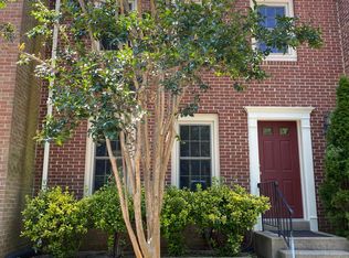 2269 Idylwood Station Ln, Falls Church, VA 22043