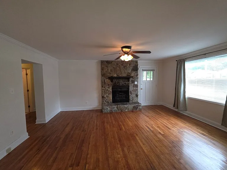 356 Melbourne Ct — Photo 4