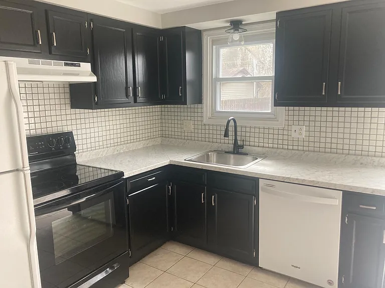 73 Marine Dr — Photo 11