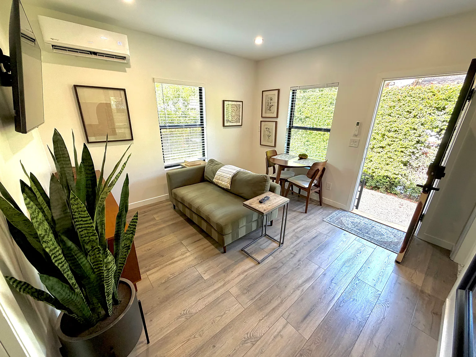 1 bed, 950 sqft, $3,500 — Photo 2