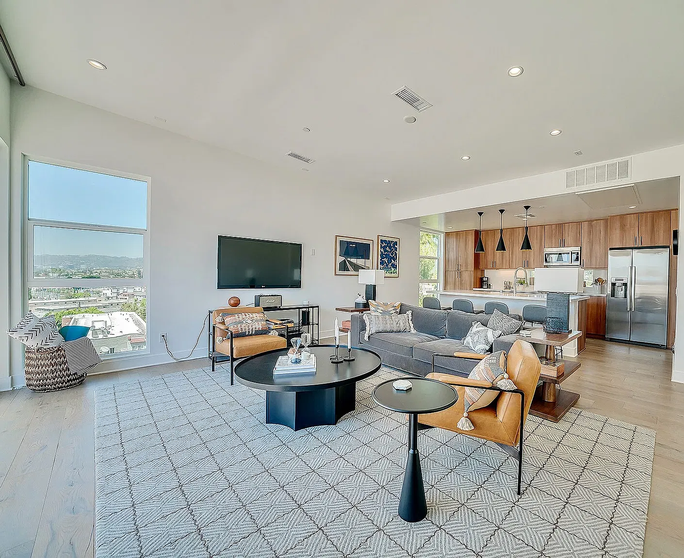 3 bed, 3.5 bath, 2000 sqft, $7,400 — Photo 4