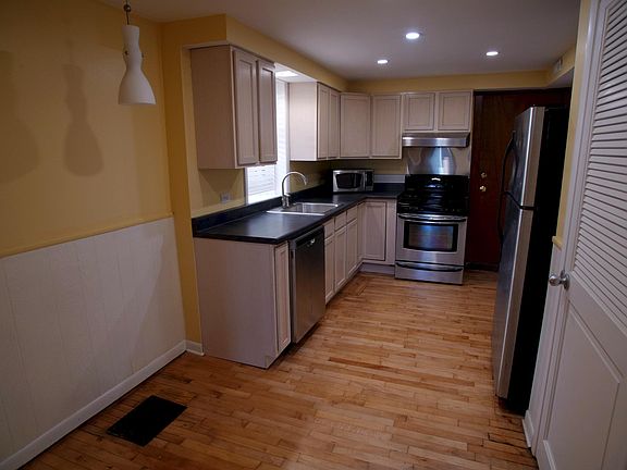 Eat-in Kitchen