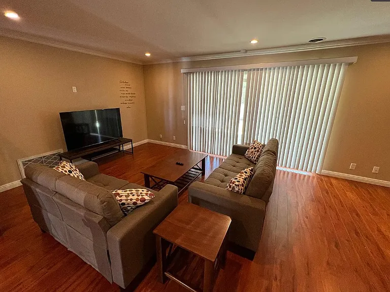 1102 Oakhorne Dr — Photo 14