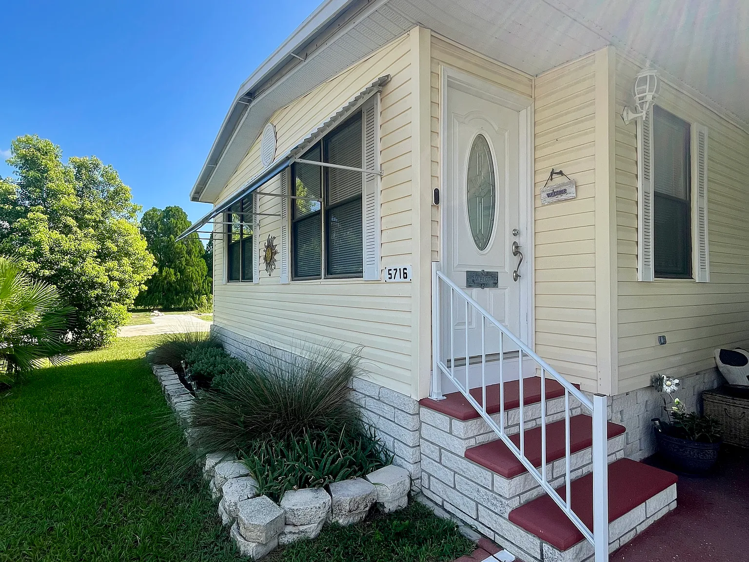 2 bed, 1048 sqft, $1,675 — Photo 3