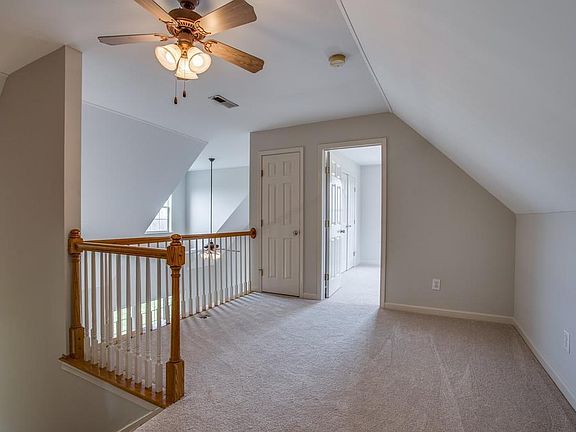 5th image of 4424 Pratt Ln
