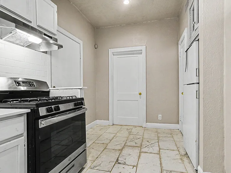 4515 Swiss Ave — Photo 4