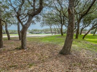 210 Royal Oaks Dr, Rockport, TX 78382