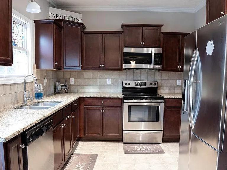 1246 Brickyard Dr — Photo 7