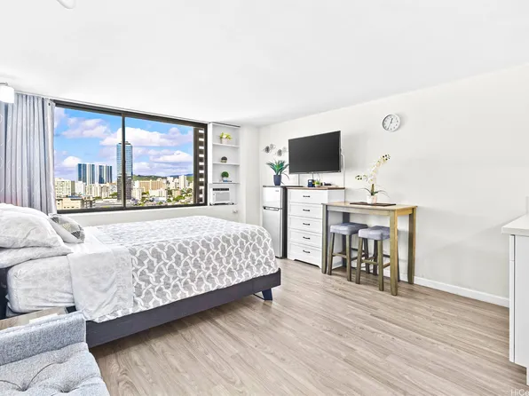 444 Niu St APT 1715, Honolulu, HI 96815