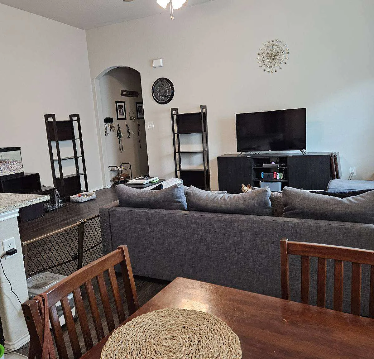 3 bed, 1372 sqft, $1,499 — Photo 4