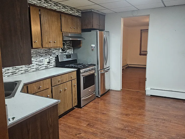 289 Nagel St #2 — Photo 6