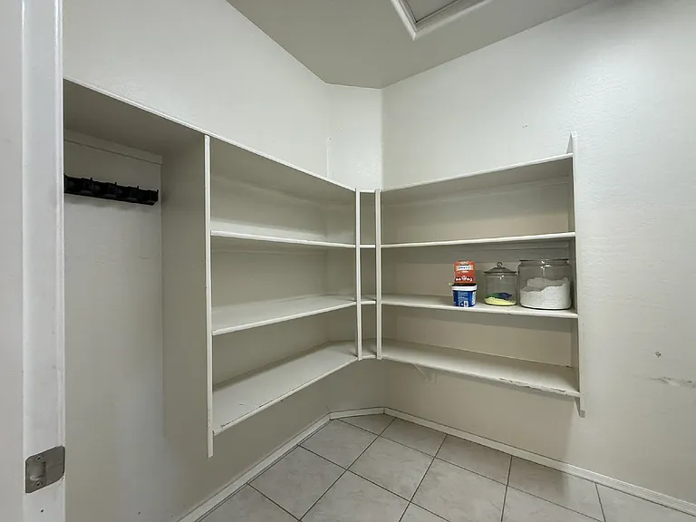 30187 W Avalon Dr — Photo 6