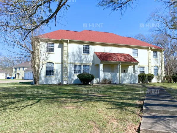 402 Langley Dr, Barksdale Afb, LA 71110