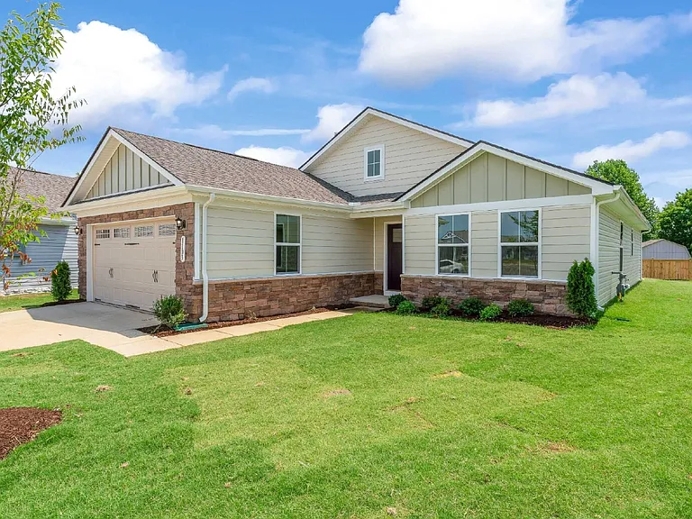 1103 Wilkinson Ln — Photo 2