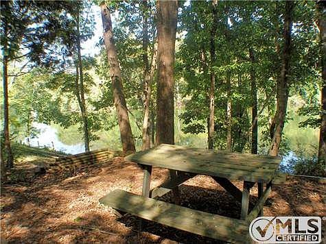 3rd image of 601 Riverview Dr