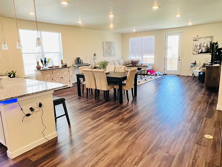 544 Navion Ln — Photo 4