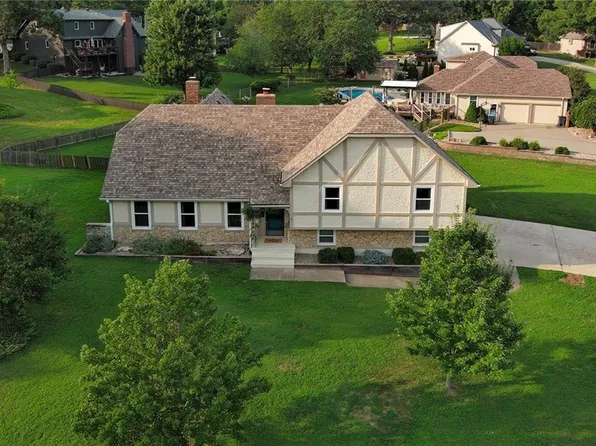 1100 SW 44th St, Blue Springs, MO 64014
