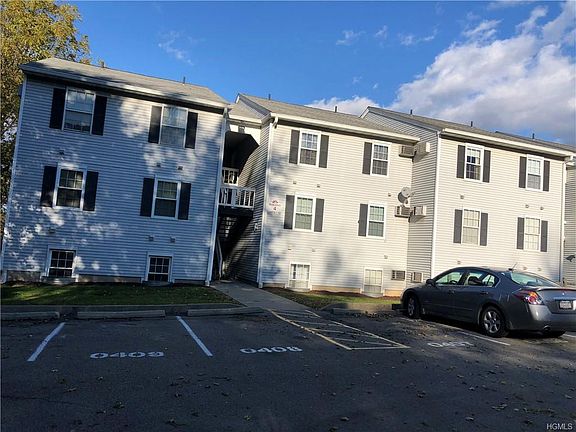 2nd image of 4 Lexington Hills Unit 8
