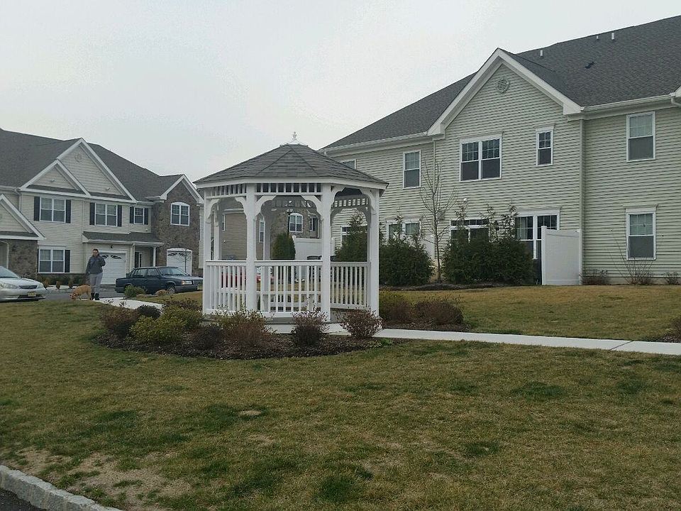 2nd image of 41 Red Oak Ct