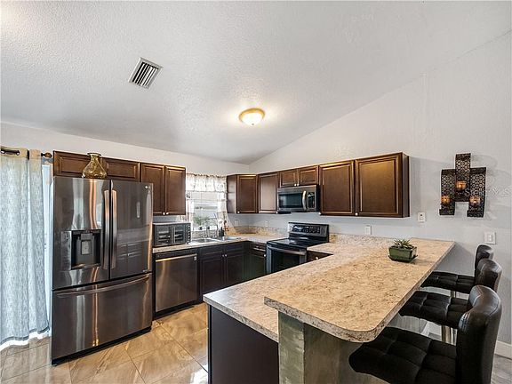 3rd image of 516 Finch Ct