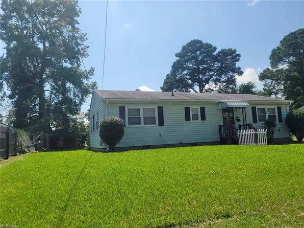 221 Picard Dr, Newport News, VA 23602