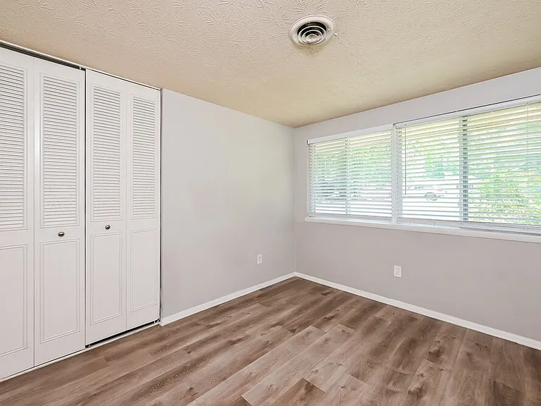 1860 Suwanee Ridge Ct — Photo 13