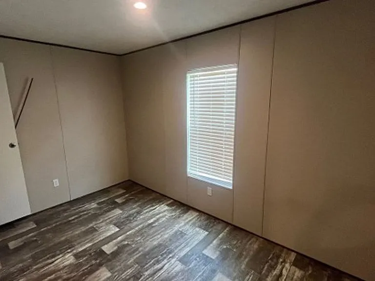 301 Henning Dr — Photo 12