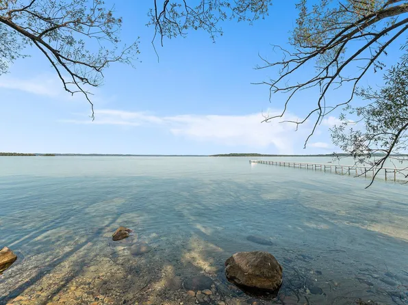 12016 Peninsula Dr, Traverse City, MI 49686