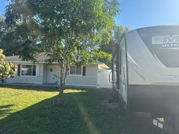 27041 Edgewood St, Bonita Springs, FL 34135