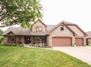 99 Lake Dr, Greenwood, IN