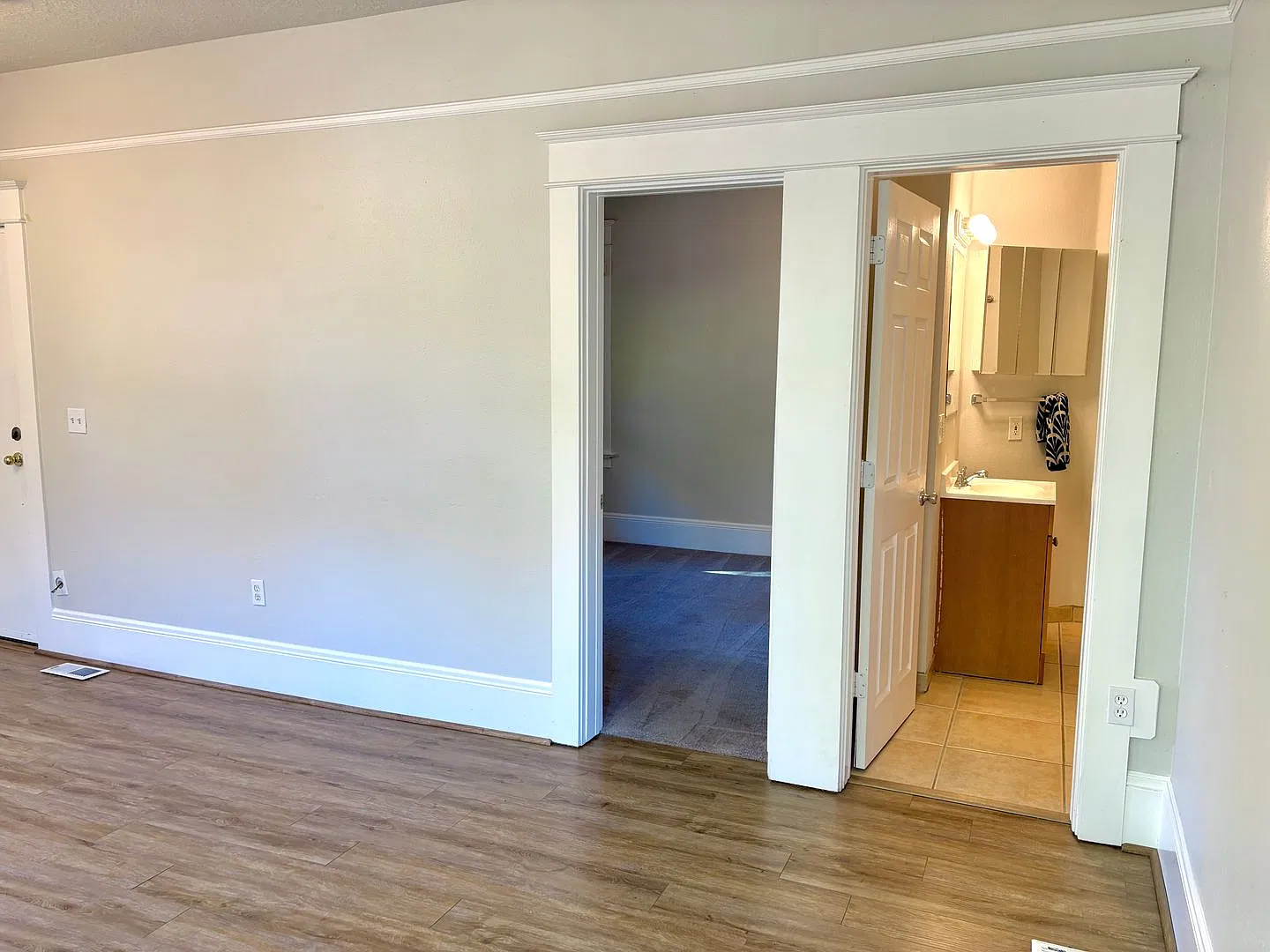 Reed Neighborhood Beautifully Renovated 3-Level Home with Huge Attic Bedroom, Fenced Backyard — Photo 4