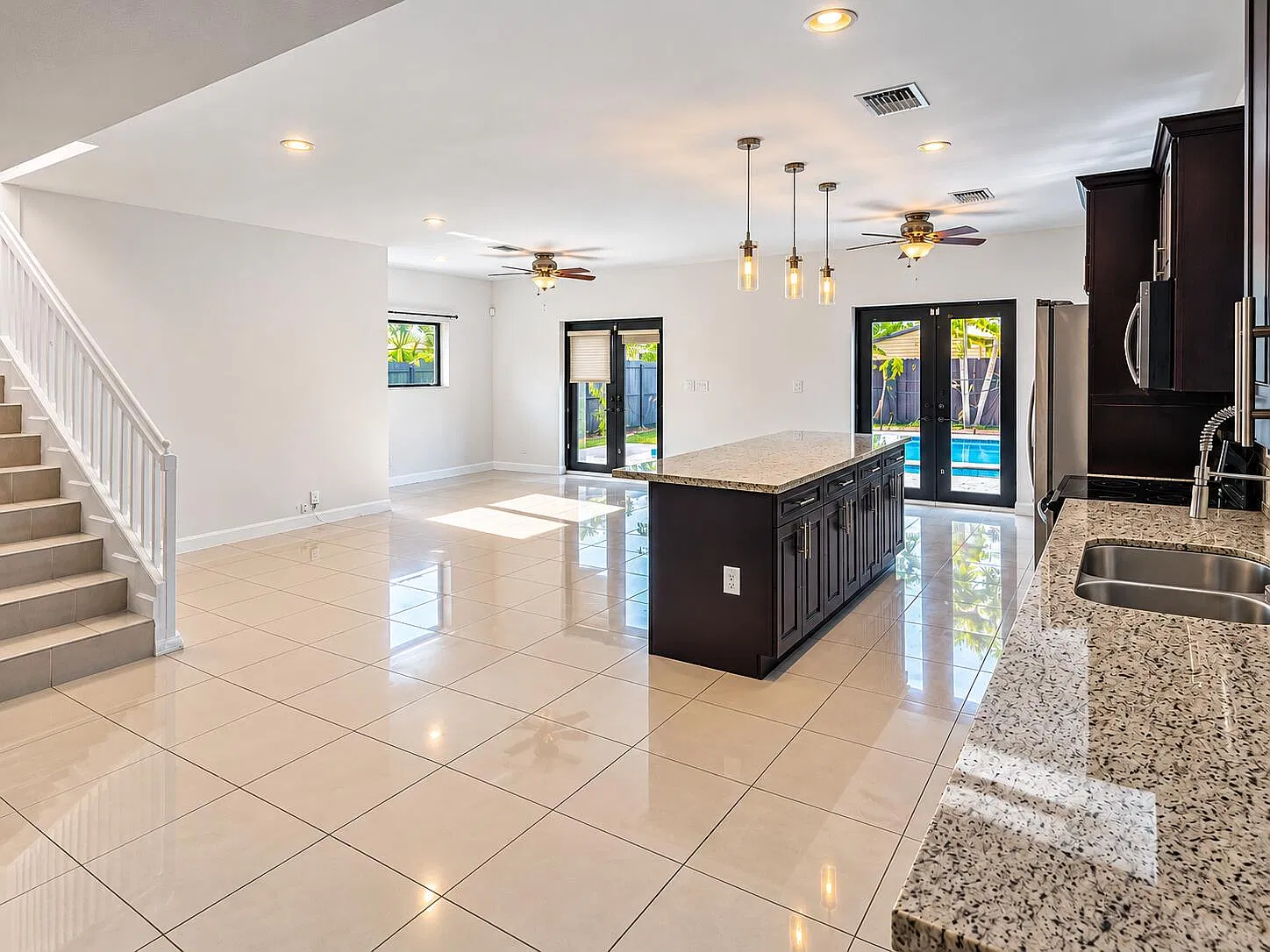 5 bed, 4.0 bath, 2668 sqft, $4,350 — Photo 3