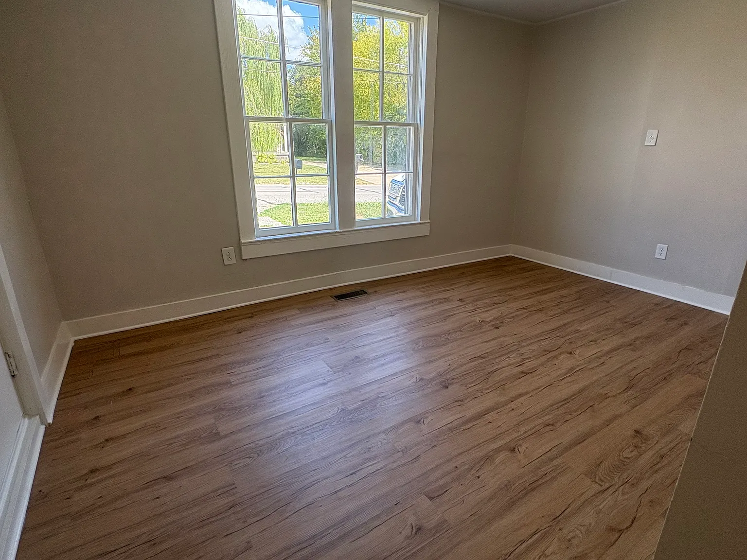 3 bed, 900 sqft, $1,400 — Photo 2