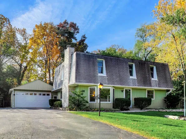 1059 Betty Dr, Lake Zurich, IL 60047