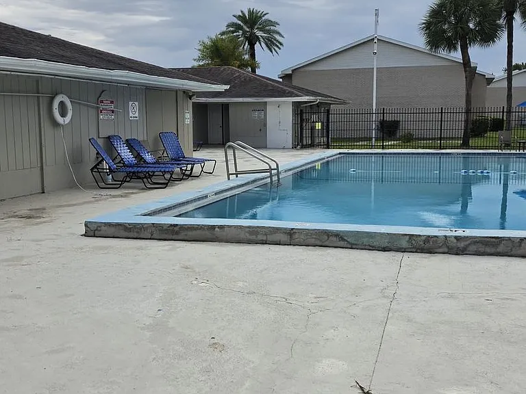 801 Sky Lake Cir #B — Photo 24