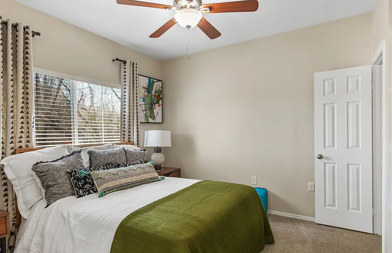 Ashford Apartments — Photo 16
