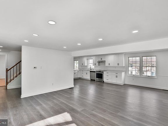 5th image of 12 Madison Mills Ct